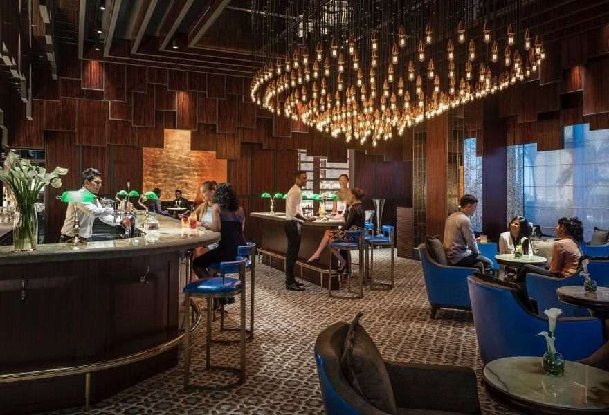 The bar at Shangri-La Colombo